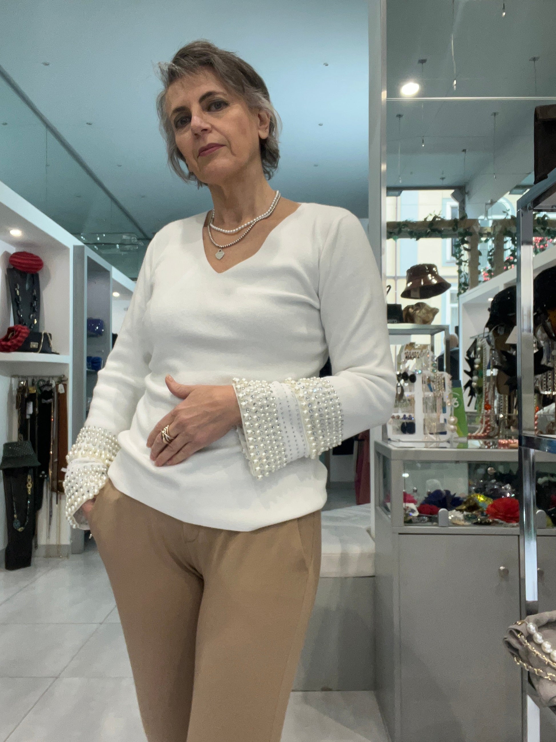 Maglia in viscosa panna scollo a V e polsi preziosi con perle - leo & ugo - Made in France - Ecò dettagli di moda